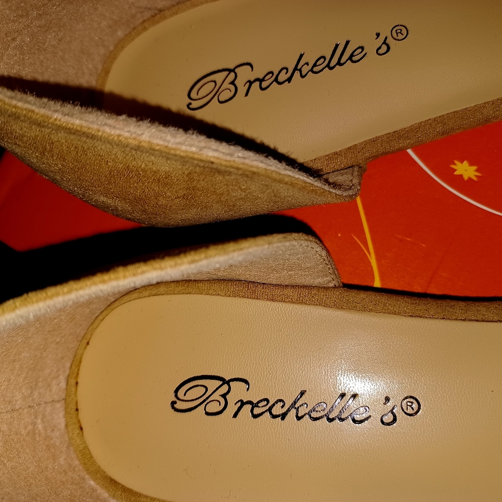 Tan woman's size 9 flat shoes